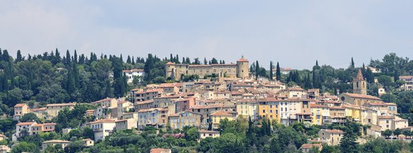 Comment trouver une location de vacances en Provence avec des ateliers de fabrication de savon et des visites de distilleries?